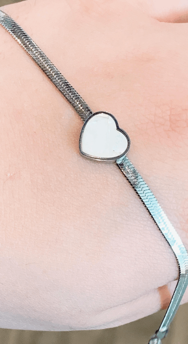 Pulseira fita com coração